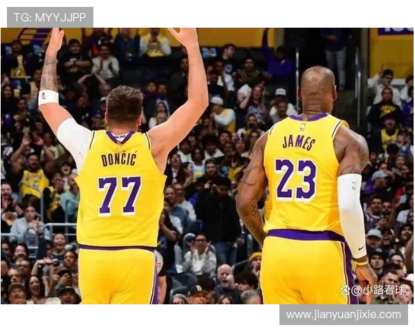詹姆斯复出助湖人逆袭勇士 双方季后赛对决再度升温